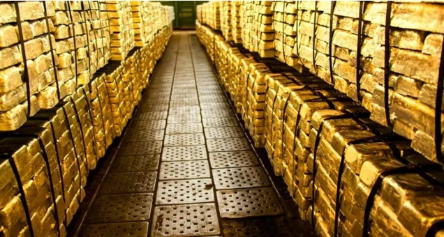 Мировые центробанки распродают золото из-за конфликта вокруг Ирана
 