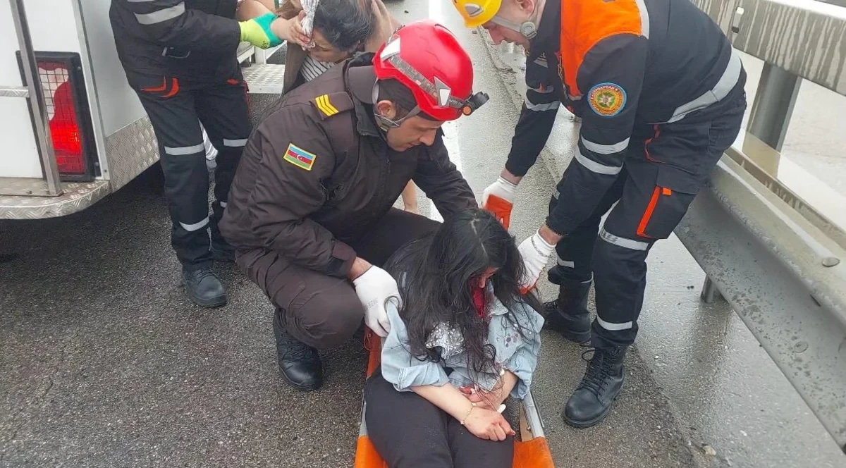 В Баку произошла тяжёлая авария: есть погибший и пострадавшие - ФОТО