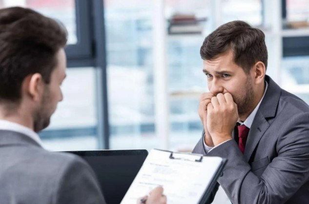 Психолог рассказала о мешающих просить повышения зарплаты страхах
 