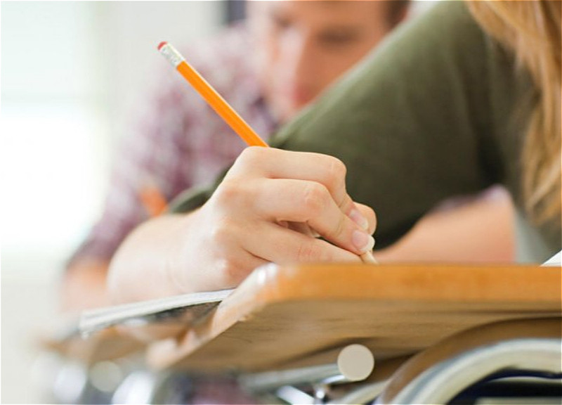 В Азербайджане изменили время начала экзаменов и объявили о новых подходах к оцениванию
 