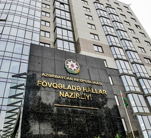 МЧС обратилось к населению из-за ветреной и дождливой погоды
 