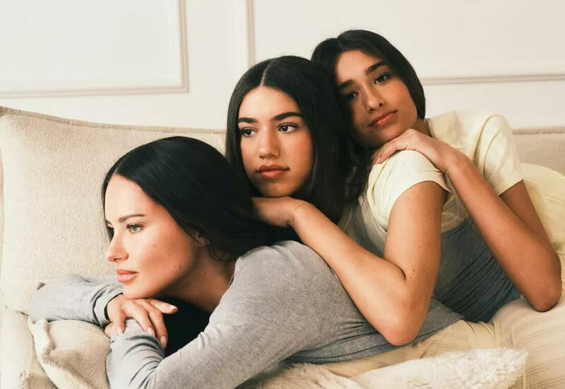 Адриана Лима впервые снялась с дочерьми для рекламы Victoria's Secret
 