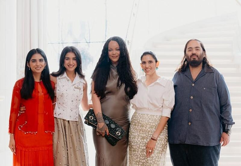 Рианна посетила прием семьи Амбани в Индии
 