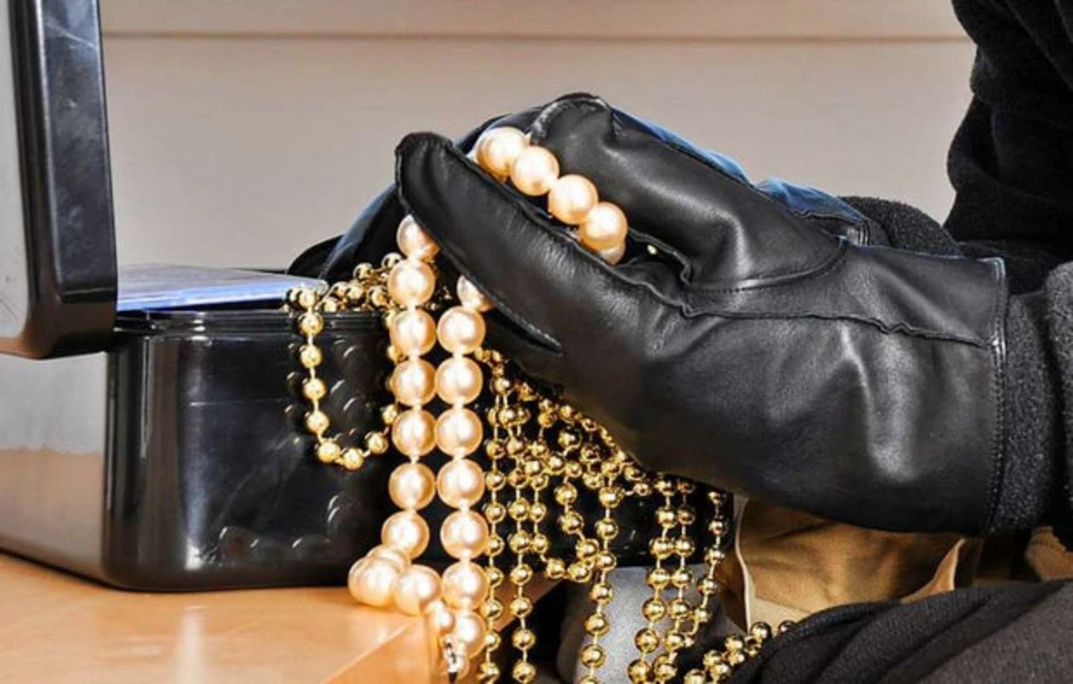 В Баку жених украл драгоценности у будущей тёщи и устроил помолвку
 