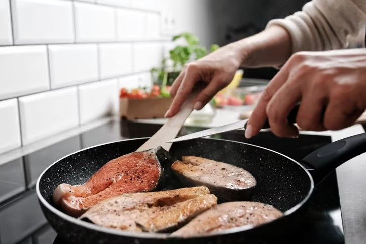 Диетолог назвала самое полезное масло для жарки и повседневного приготовления
 