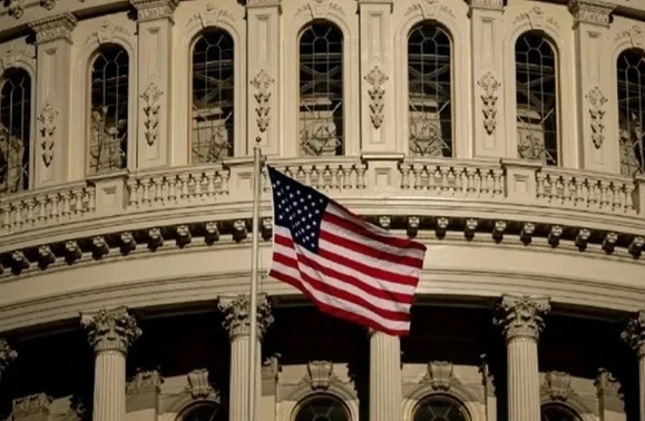 Сенат США проголосовал по вопросу ограничения полномочий Трампа
 