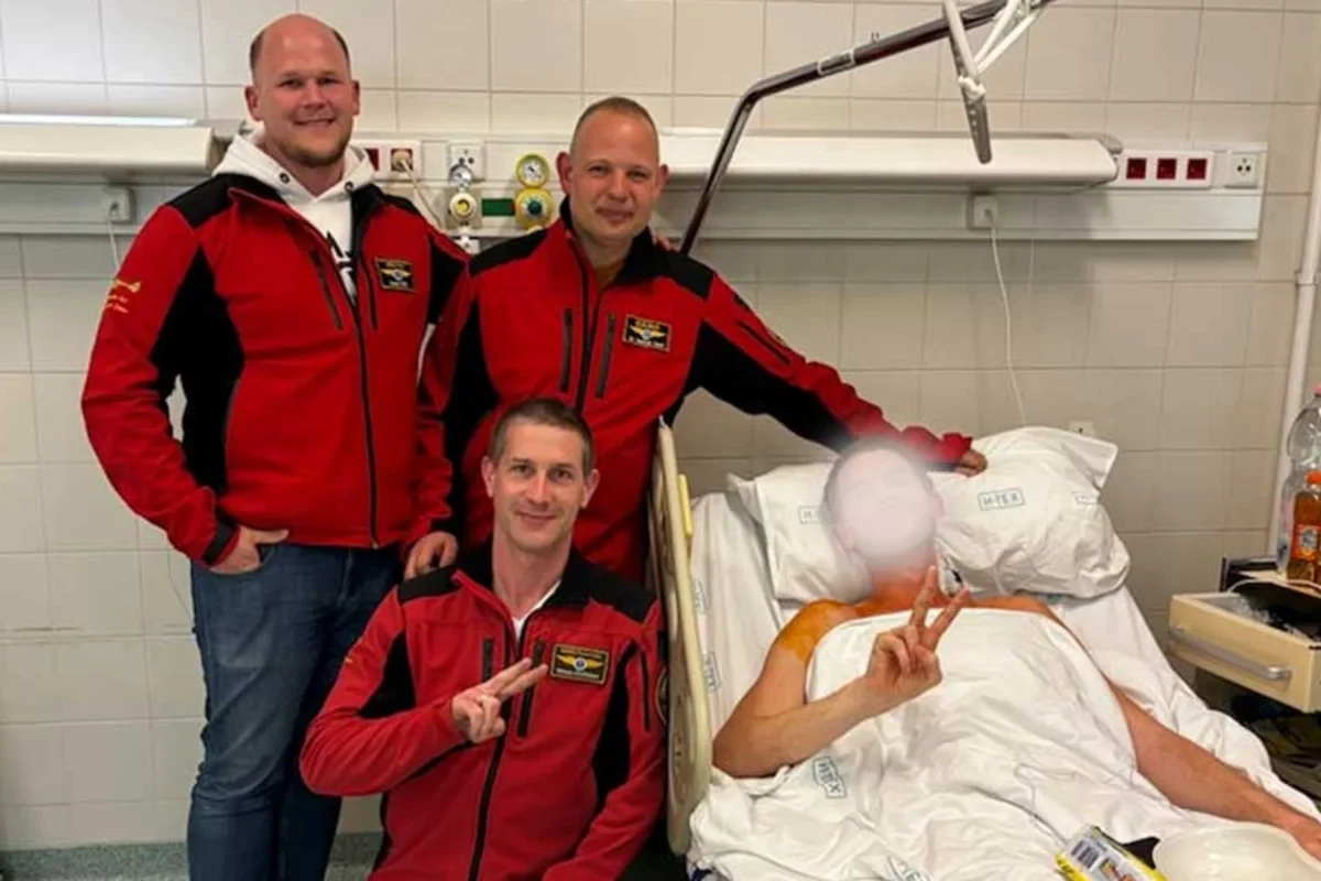 В Венгрии хирург сделал сложную операцию на сердце прямо на улице
 