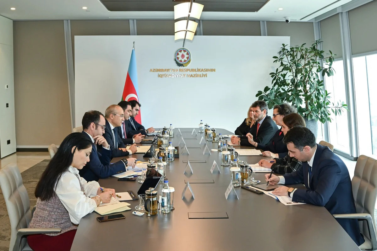 Джаббаров обсудил с представителями ЕБРР возможности сотрудничества в ВИЭ
 