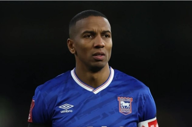 Экс-игрок МЮ и чемпион Англии объявил о завершении карьеры
 