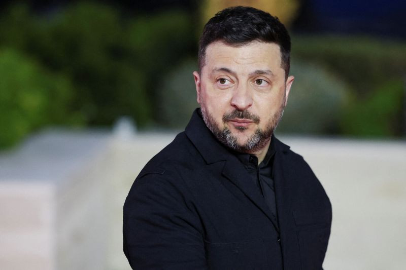 Стало известно, как много украинцев хотят видеть Зеленского президентом
 