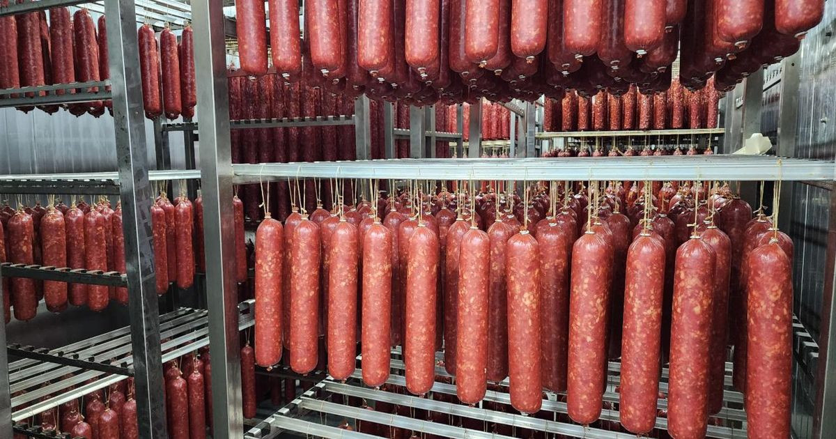 Диетолог предупредила о возможной связи колбасы с развитием рака
 