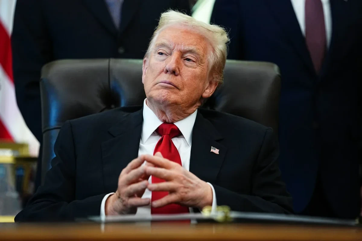 Трамп отменил указ об ИИ после звонков от Маска и Цукерберга
 