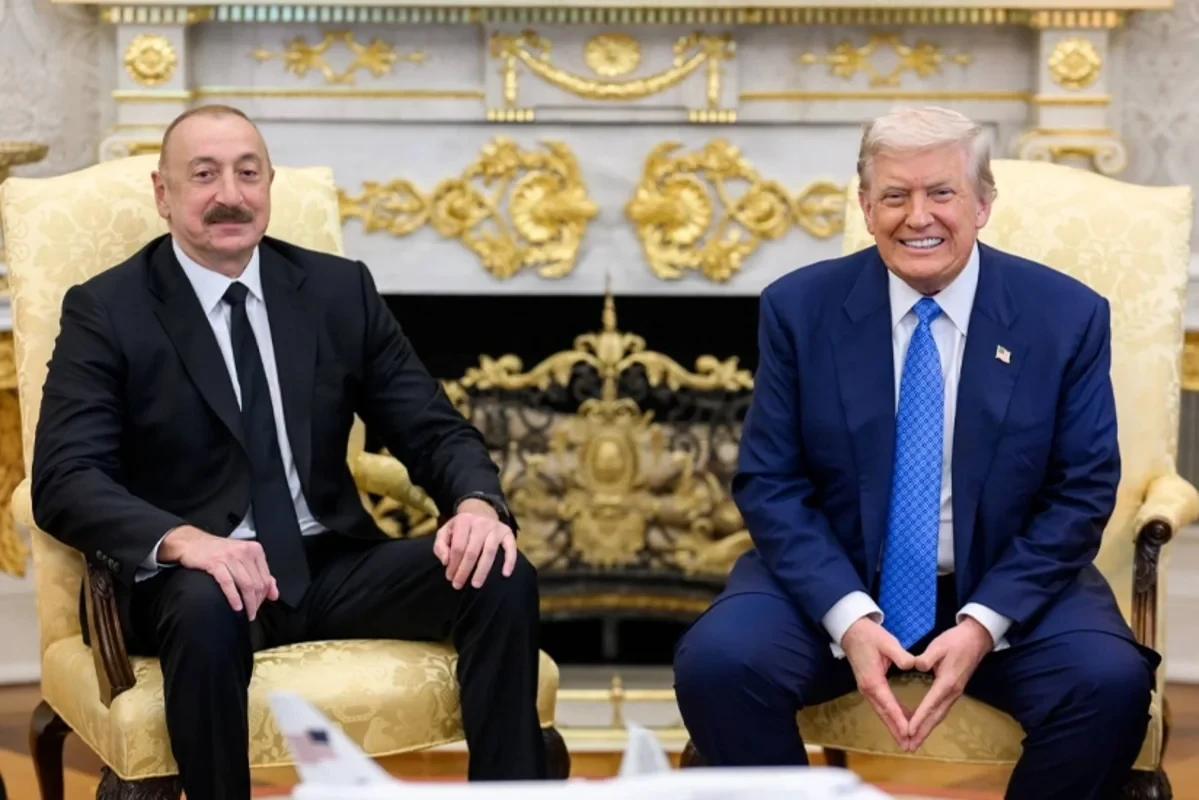 Ильхам Алиев поблагодарил Дональда Трампа за подарок - ФОТО
