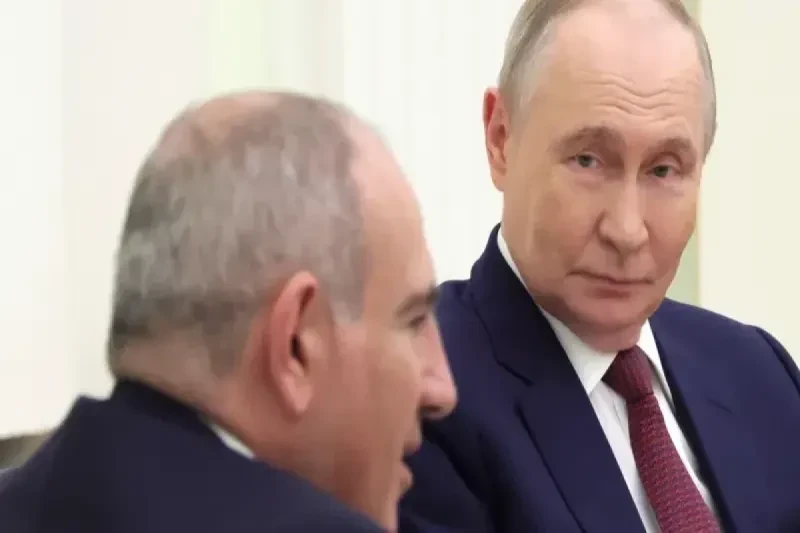 Путин провёл телефонный разговор с Пашиняном 
 