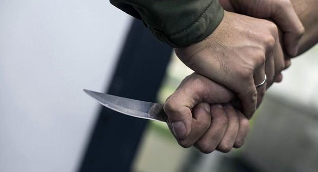 В Мингячевире юношу ранили ножом в кафе