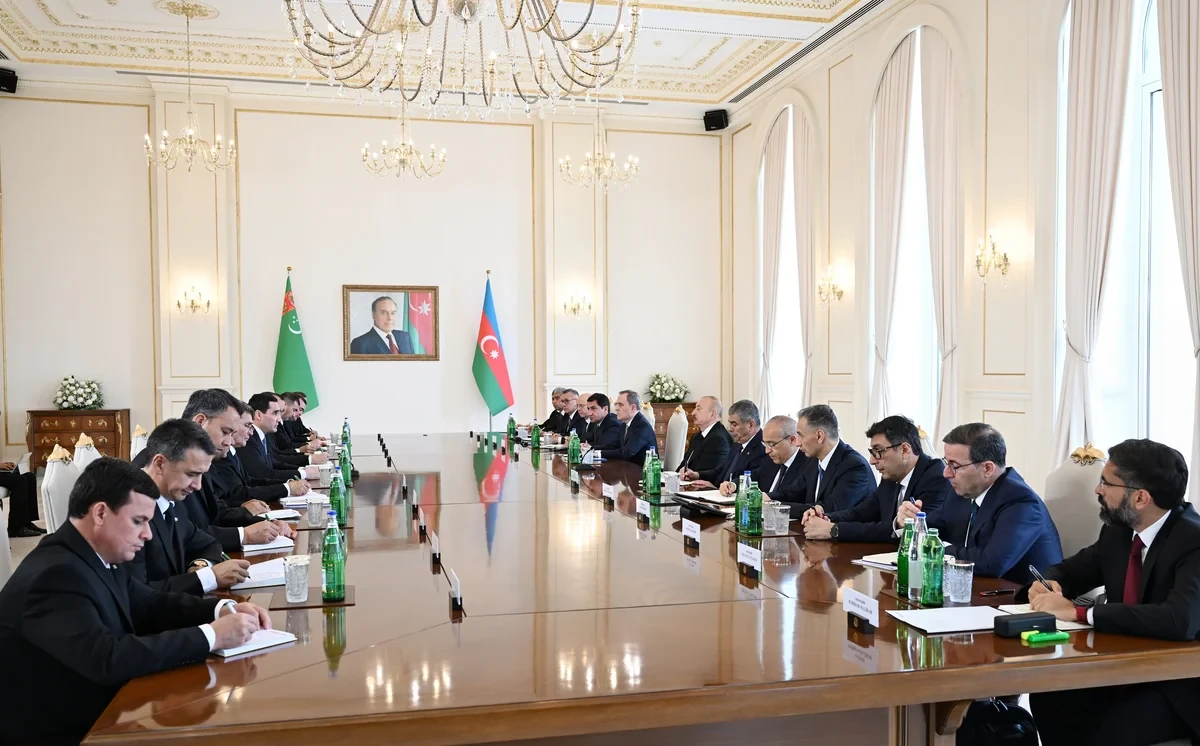Состоялась встреча президентов Азербайджана и Туркменистана в расширенном составе - ФОТО
 