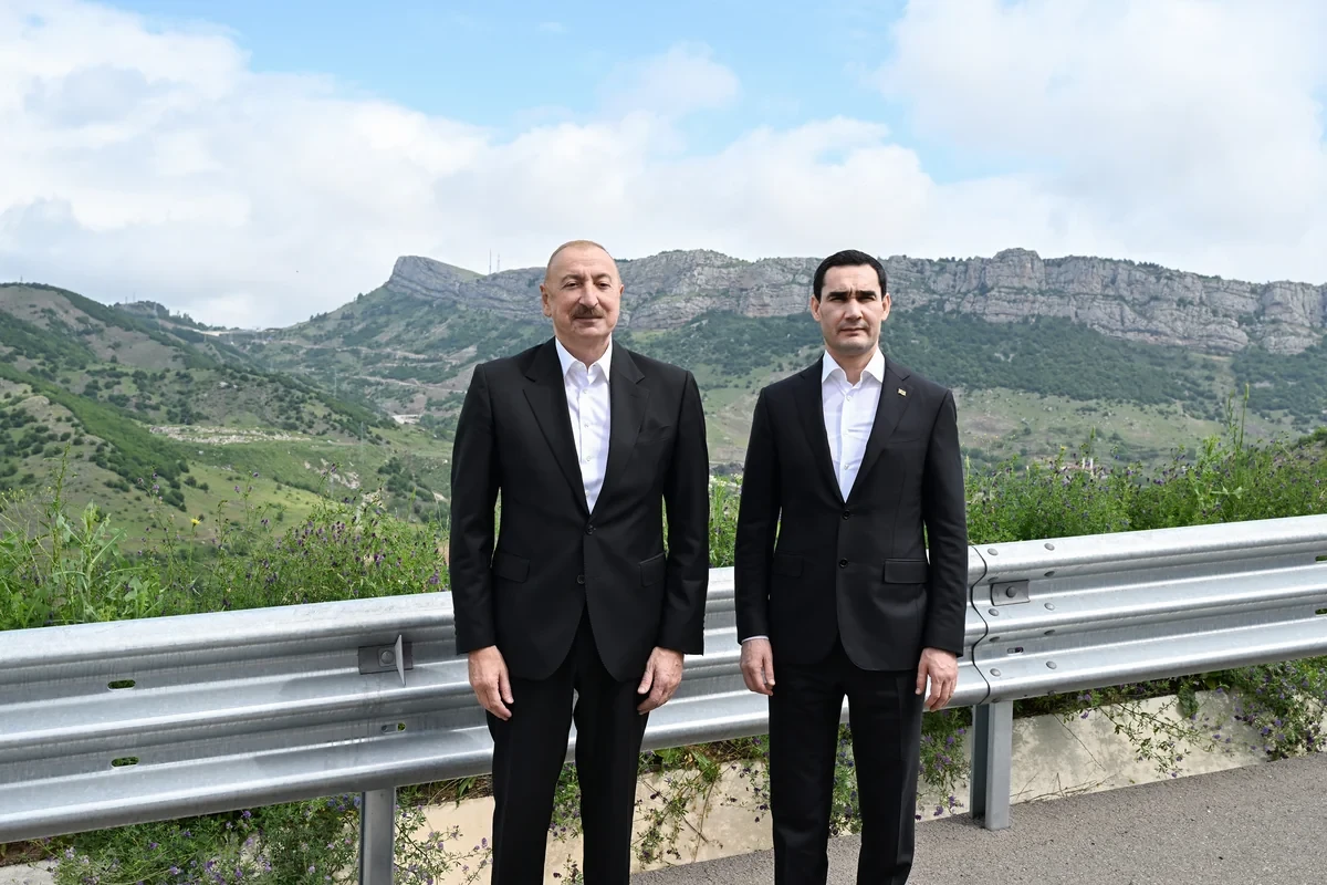 Президенты Азербайджана и Туркменистана сфотографировались на фоне села Дашалты Шушинского района
 