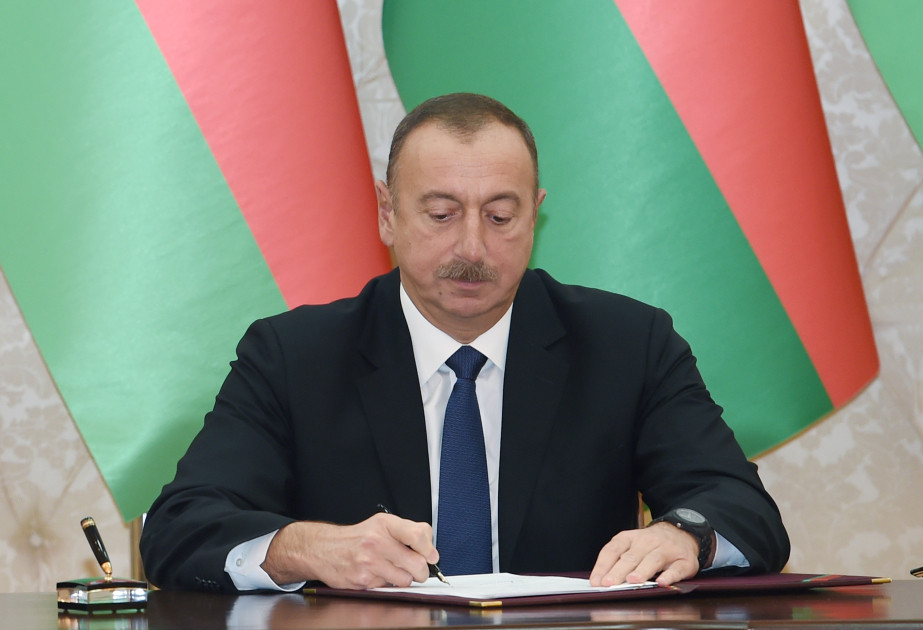 Президент Ильхам Алиев наградил военнослужащих и присвоил новые генеральские звания
 