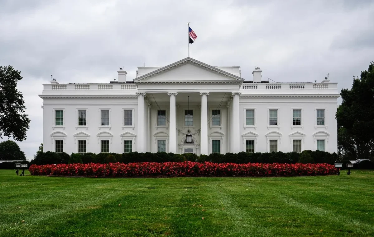 Белый дом: США полностью прекратят принимать просителей политического убежища
 