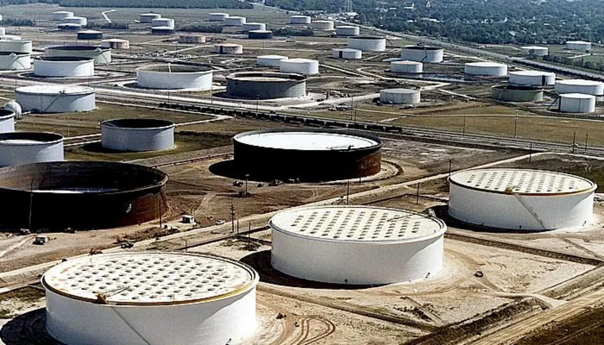 В США сообщили о снижении запасов нефти в стране за неделю на 3.8 млн баррелей
 