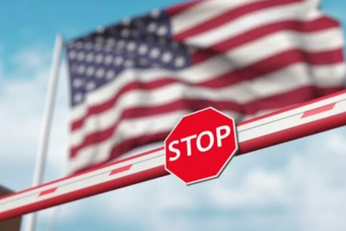 СМИ: США могут запретить въезд беременным иностранкам
 