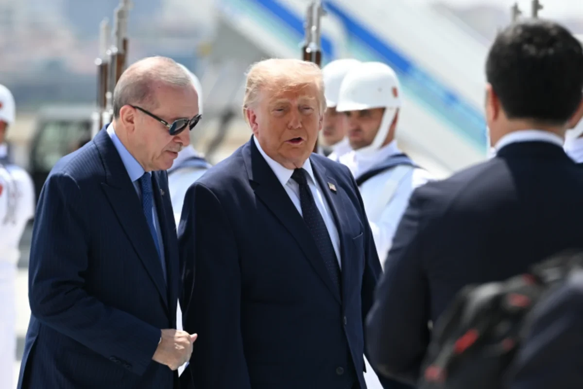 Эрдоган встретил Трампа в аэропорту Анкары - ВИДЕО