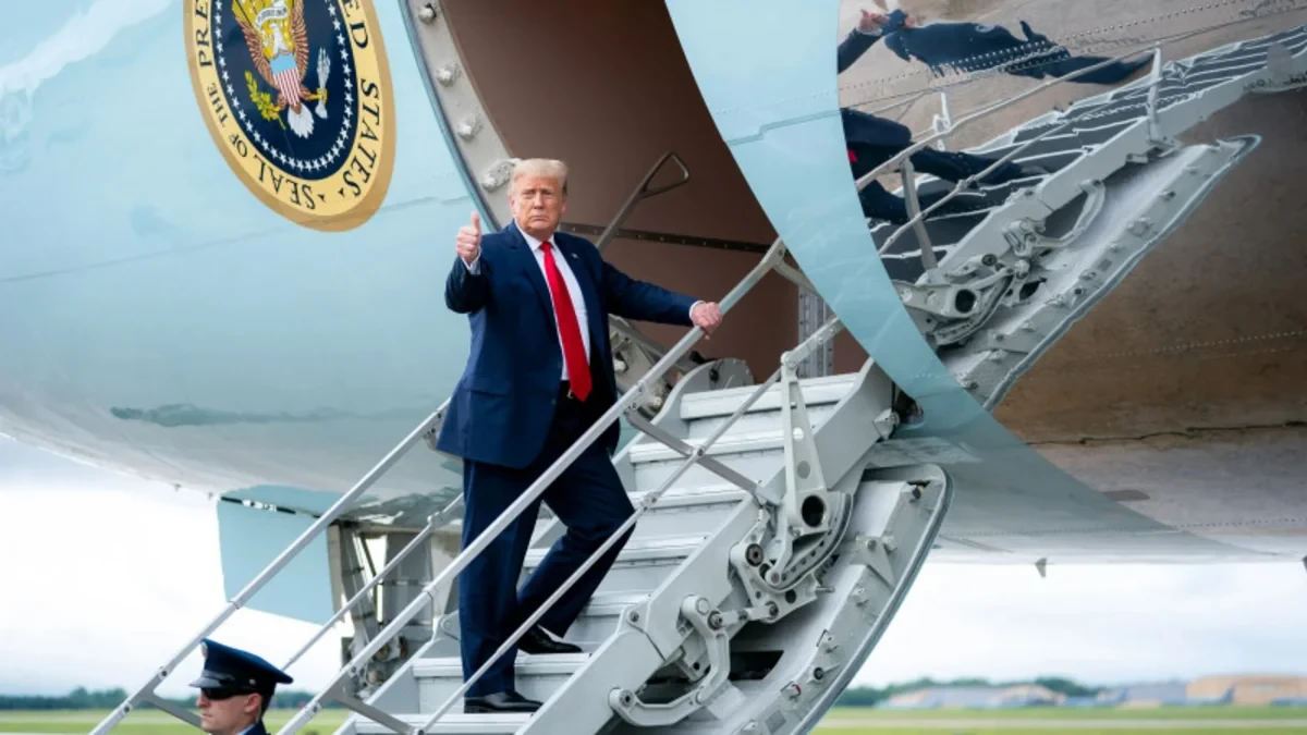 Аэропорт Палм-Бич во Флориде официально переименован в честь Трампа
 