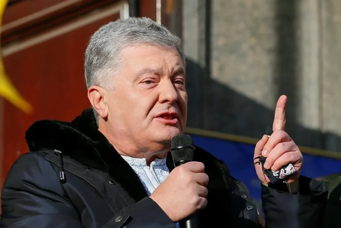 Суд в Киеве отказался снять санкции с Порошенко
 