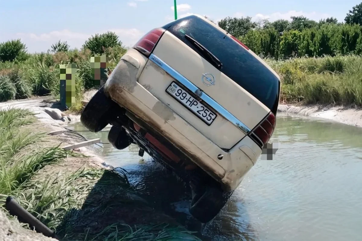 В Хачмазском районе автомобиль упал в водоем: есть погибший
 