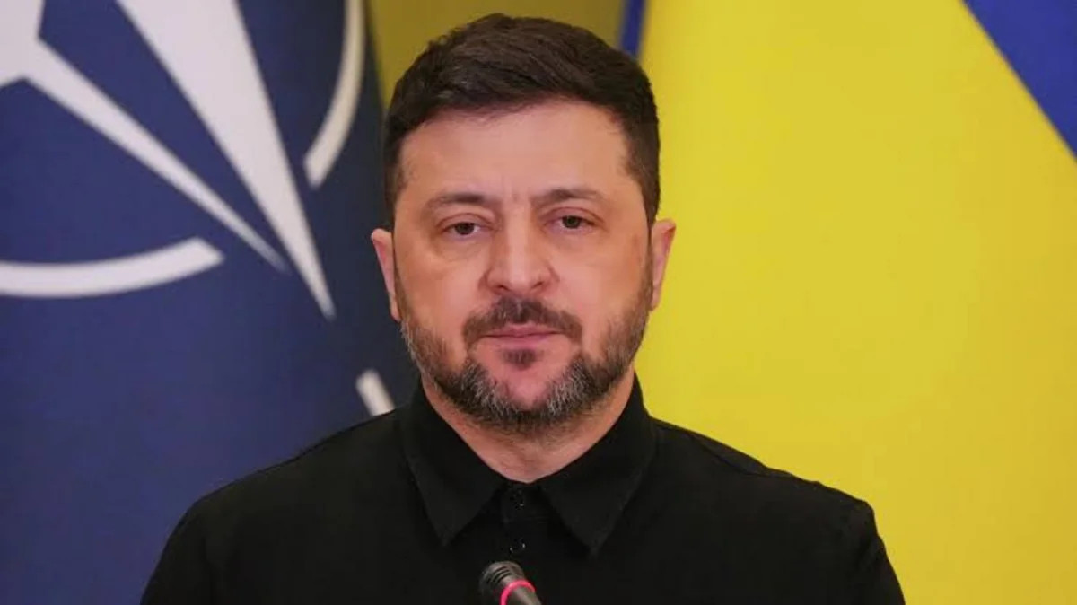 FT: Зеленский рассматривает возможность увольнения главкома ВСУ Сырского  
 