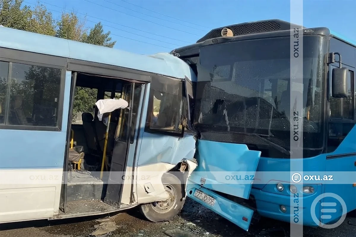 В Баку столкнулись два автобуса: более 20 человек получили травмы - ВИДЕО