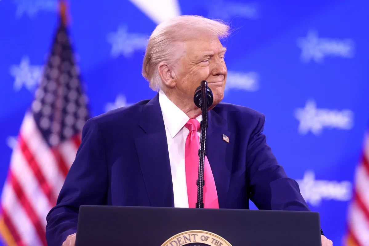 Трамп рассказал, почему не хочет носить бронежилет
 