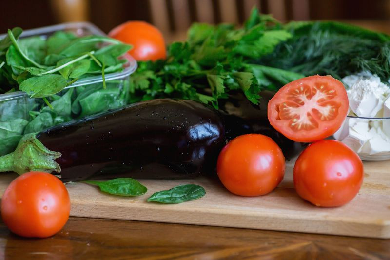Названы продукты, которые нельзя хранить в холодильнике, но все это делают
 