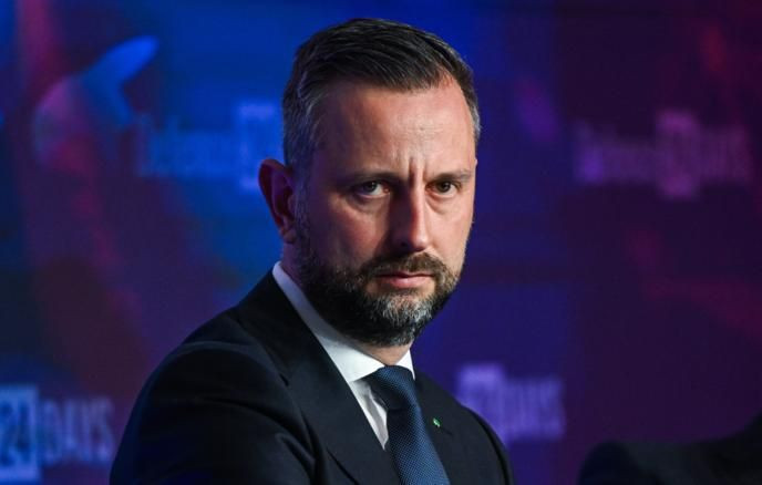 Глава Минобороны Польши заявил, что Украина не войдет в ЕС 'с Бандерой на флаге'
 