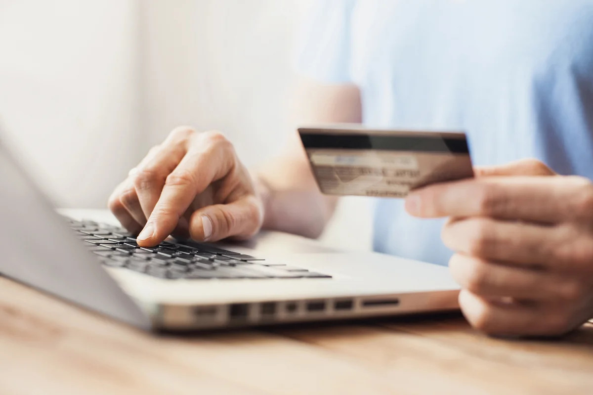 В АБА прокомментировали введение лимитов на операции Card to card
 