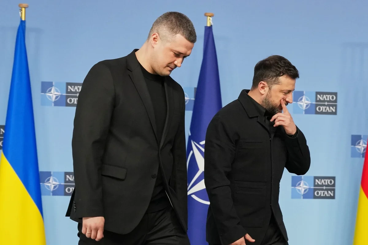 Экс-глава минобороны Украины потребовал от Зеленского вернуть его на пост
 
