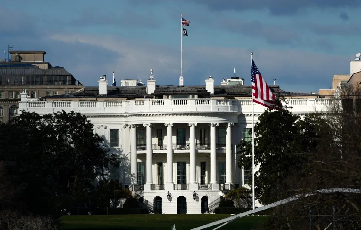 СМИ: США ищут на Кубе фигуру для повторения 'венесуэльского сценария'
 