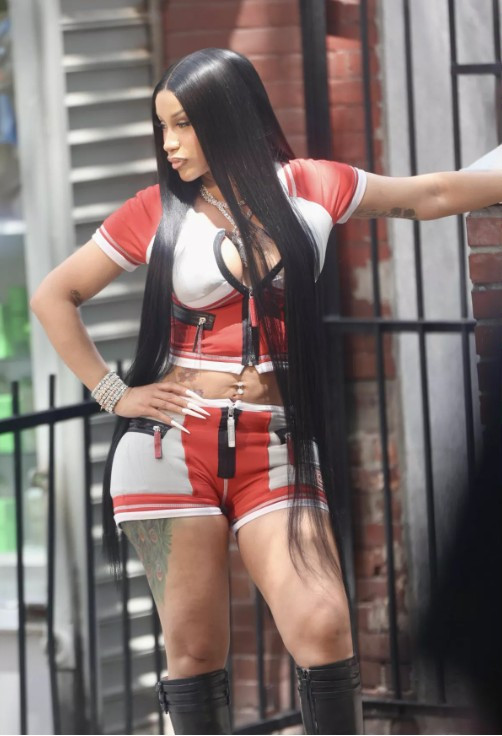 На съемках клипа Cardi B в Бруклине произошел скандал с 70-летним папарацци
 