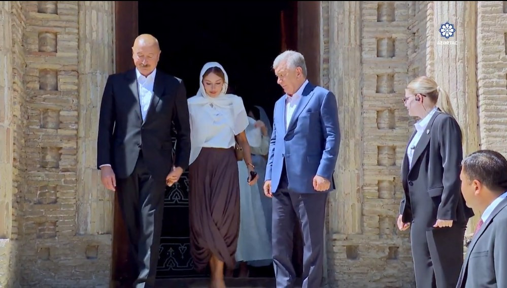 Президенты и первые леди Азербайджана и Узбекистана ознакомились с комплексом Пои-Калон в Бухаре
 