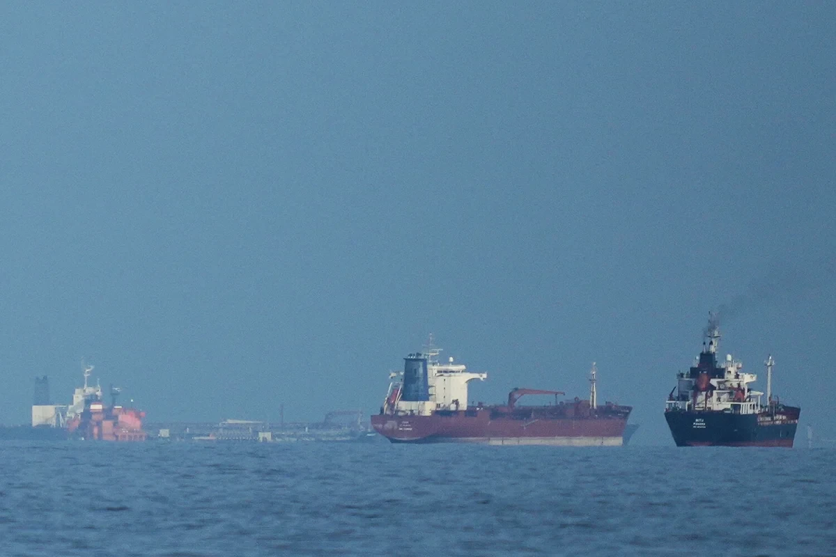 Нефтяной танкер атаковали в Ормузском проливе
 
