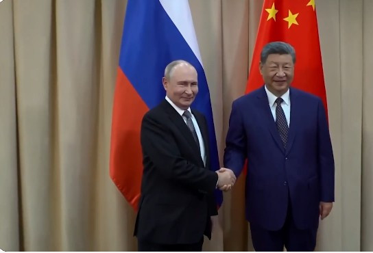 Путин и Си Цзиньпин обсудили развитие сотрудничества России и Китая и роль ШОС в регионе
 