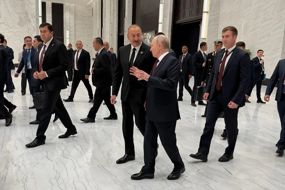 Ильхам Алиев провел беседу с Владимиром Путиным в Бишкеке - ФОТО
 