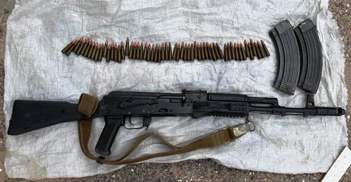В Баку найден автомат Калашникова, спрятанный заключённым до ареста
 