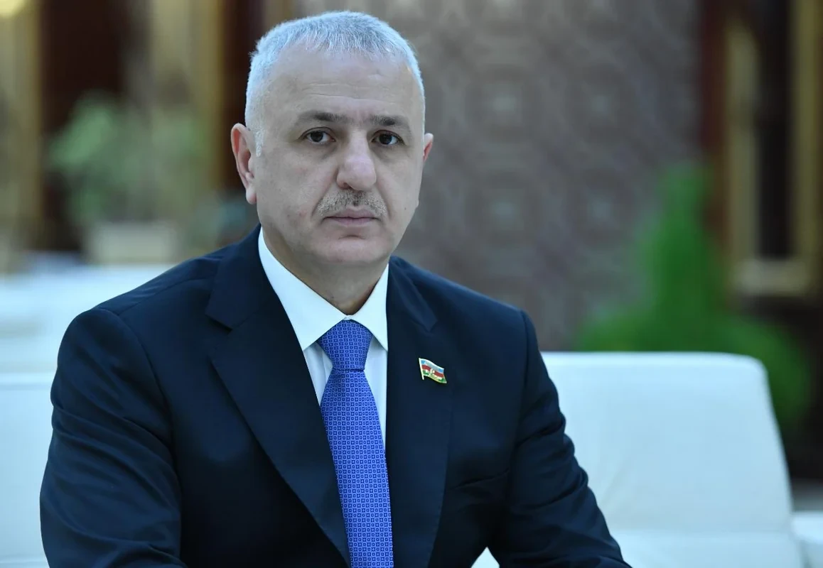 Президент Ильхам Алиев наградил Ульви Гулиева
 