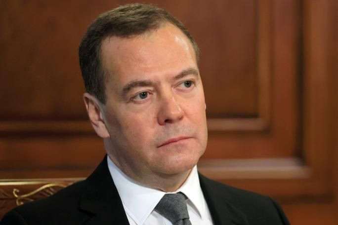 Медведев: Европа ведет прямую войну с РФ, снабжая противника всем возможным
 