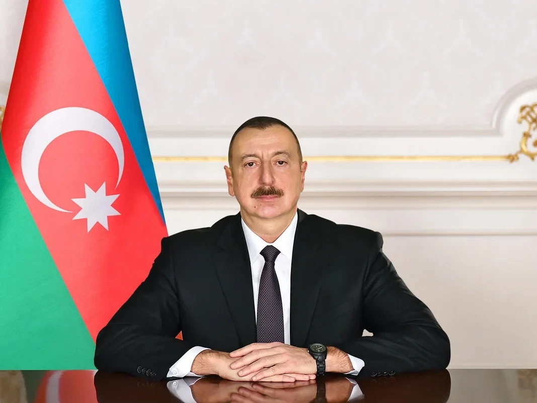 Президент Ильхам Алиев уволил главу ИВ
 