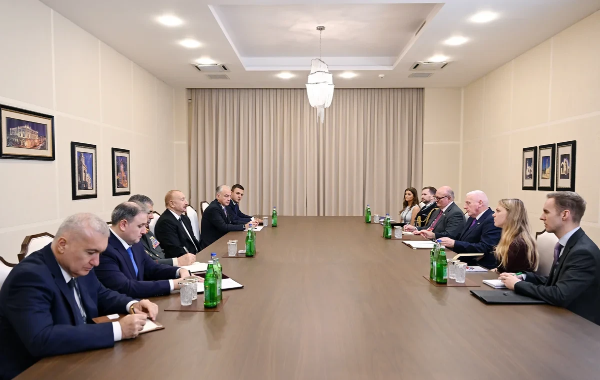 Президент Азербайджана принял государственного министра по вопросам обороны Соединенного Королевства
 