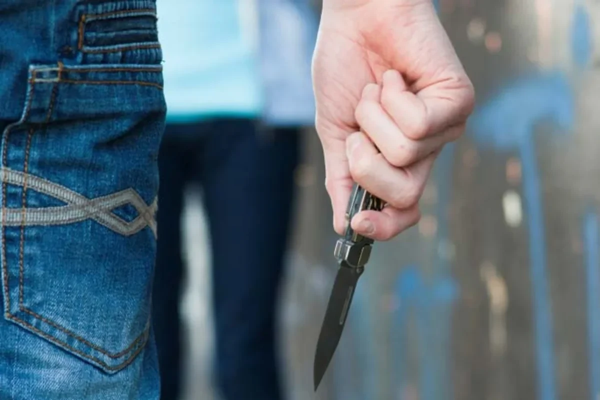 В Мингячевире 44-летний мужчина получил ножевое ранение
 