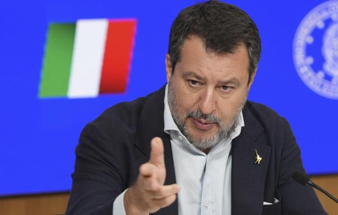 Вице-премьер Италии пожелал, чтобы уходящие Украине миллиарды остались итальянцам
 
