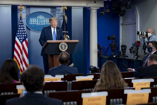 Трамп заявил о долге Зеленского сосредоточиться на сделке с Россией
 